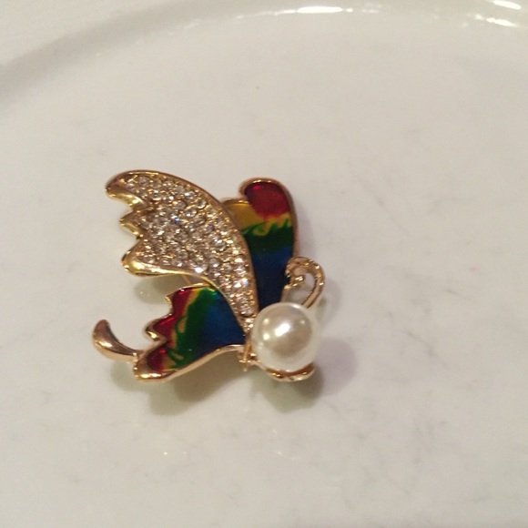 🌈 🦋 Pretty rainbow butterfly faux pearl pin - Picture 2 of 5